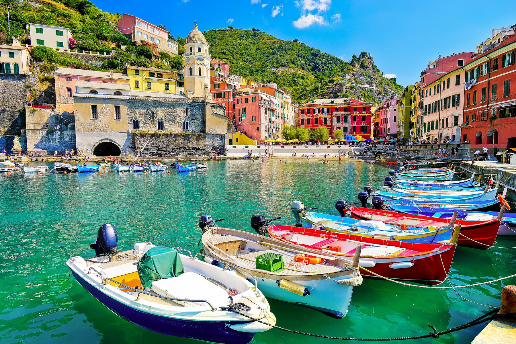 20GorgeousSidetownsinItaly__HERO_shutterstock_688078159